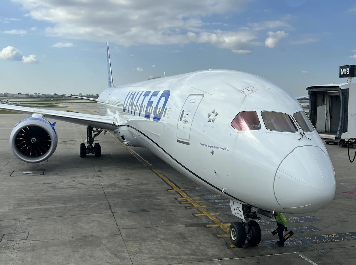 United Airlines 787 aircraft at Chicago O'Hare airport