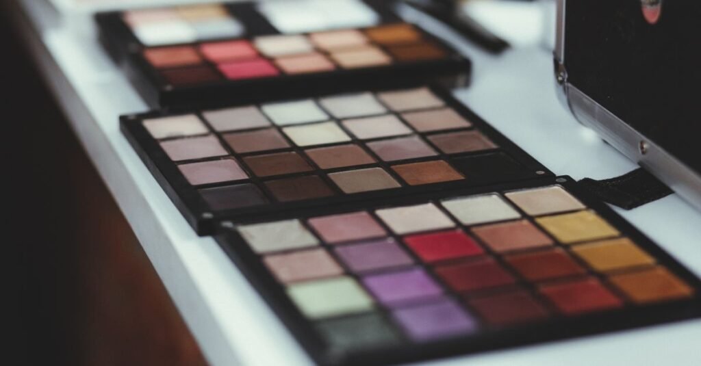 Colorful eyeshadow palettes and liners for eyemaxxing